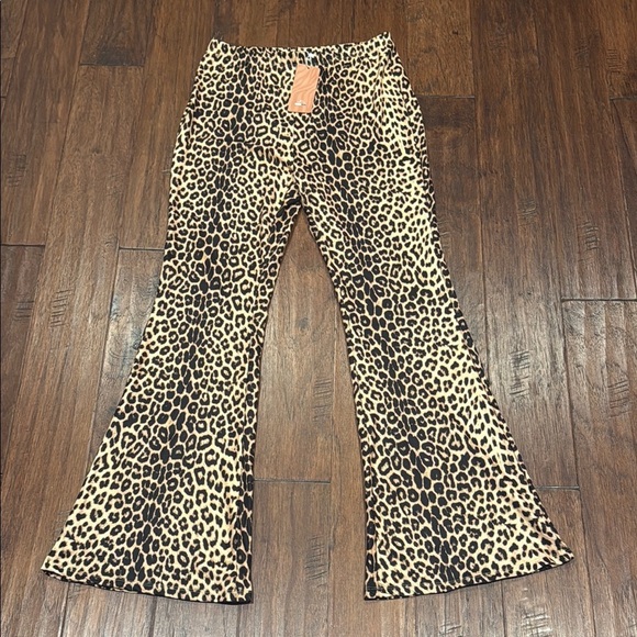 NWT! Large Timeless Leopard Lux Print Flared Bottoms - Picture 10 of 10